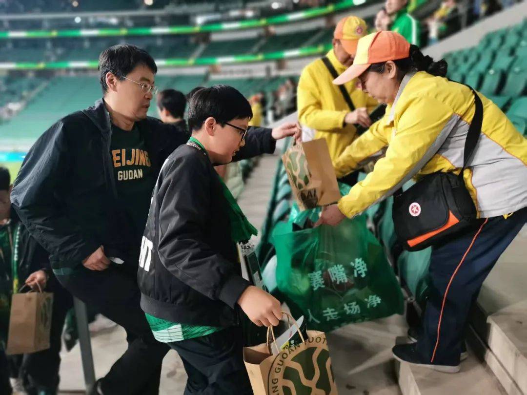 关于社区盾赛前走向成谜；阿斯顿维拉回应争议；赛场秩序良好；赛季目标并未改变的信息