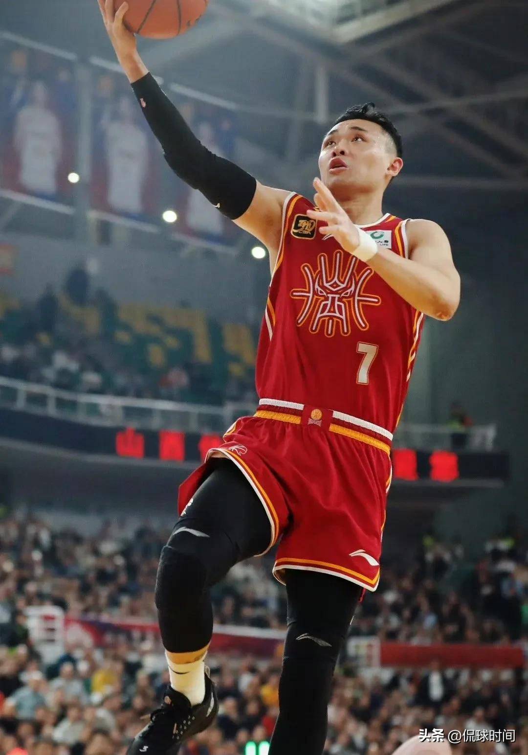 关于清晨山东男篮备战NBA总决赛；遗憾出局细节曝光；球迷炸锅；球队文化再被提及的信息