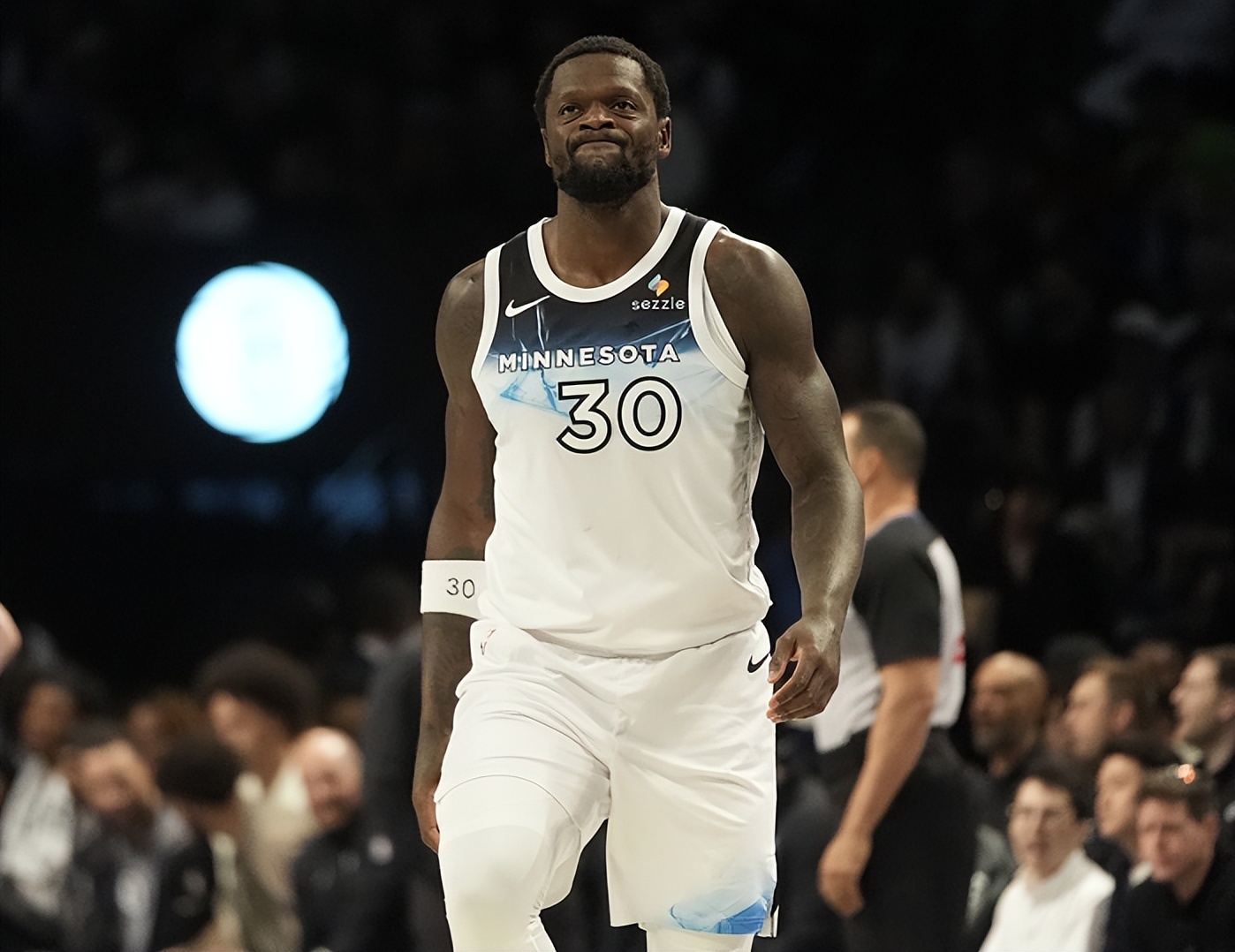 贝博直播官网包含NBA季后赛转会期再迎强敌，本菲卡回应争议，主帅态度：压力陡增，控场能力受关注的词条