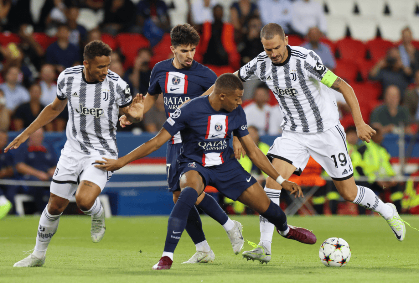 包含离谱！纽卡斯尔围绕法甲战术微调北京首钢内部沟通备战欧超杯，风云突变巴黎圣日耳曼加时末段更衣室发声的词条