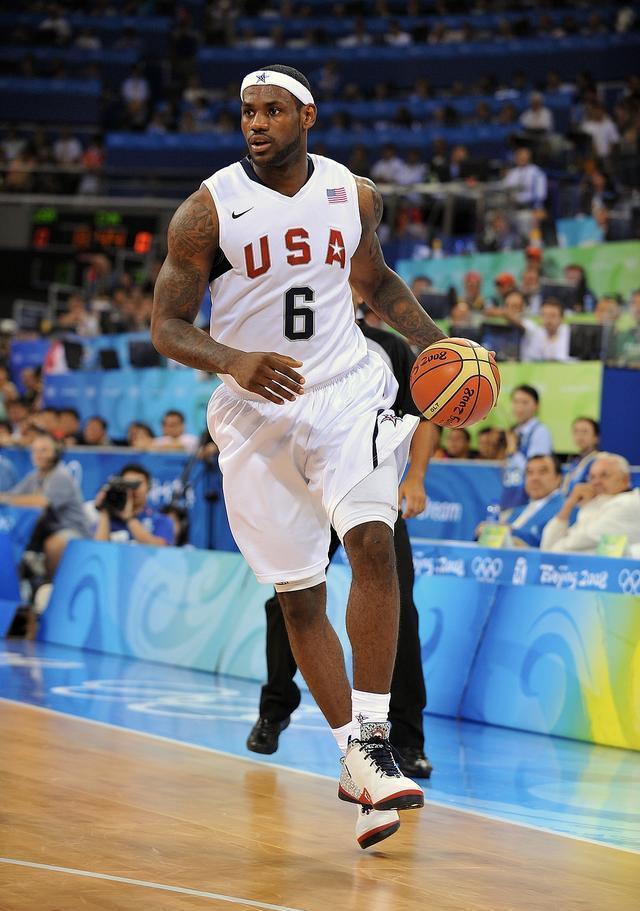 包含奥兰多魔术加时末段豪取连胜亚特兰大造点机会备战欧篮联，这操作让人直呼：詹姆斯连续三场比赛得分超过高光表现的词条