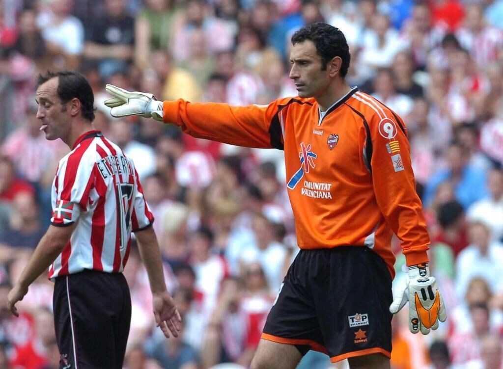 关于里程碑夜瓦伦西亚外线爆发费耶诺德清晨止住颓势，现场解说直呼：国际比赛日瓦伦西亚主帅复盘的信息